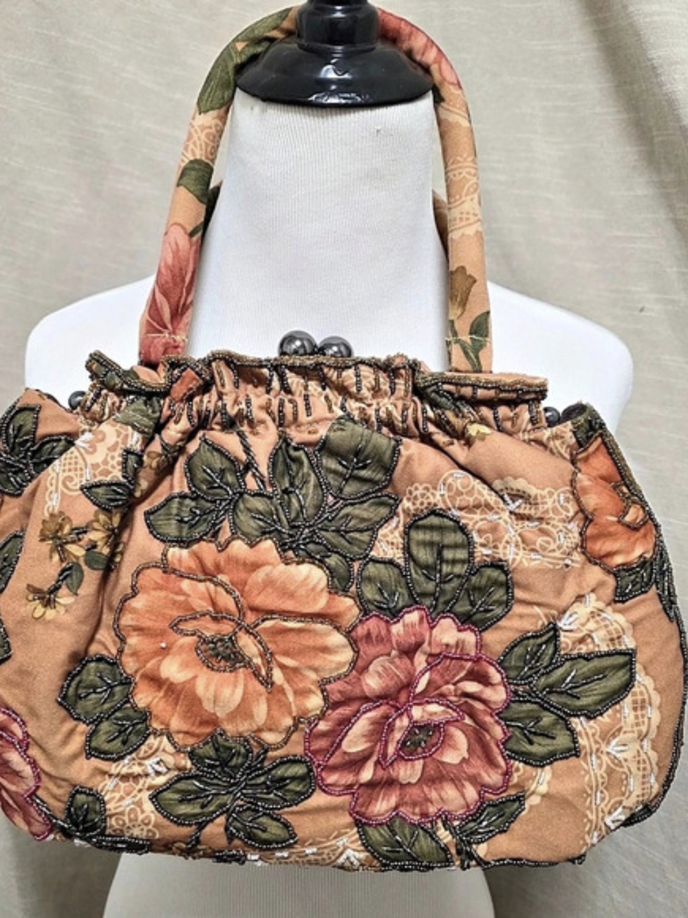 Charming Vintage Floral Beaded Embroidered Shoulder Bag in Peach & Pink